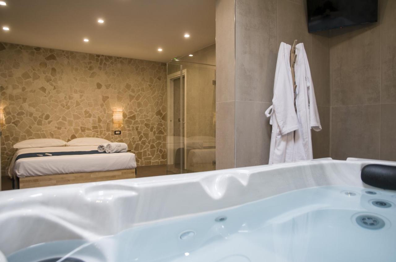 Suite 18 Luxury Apartments บารี ภายนอก รูปภาพ