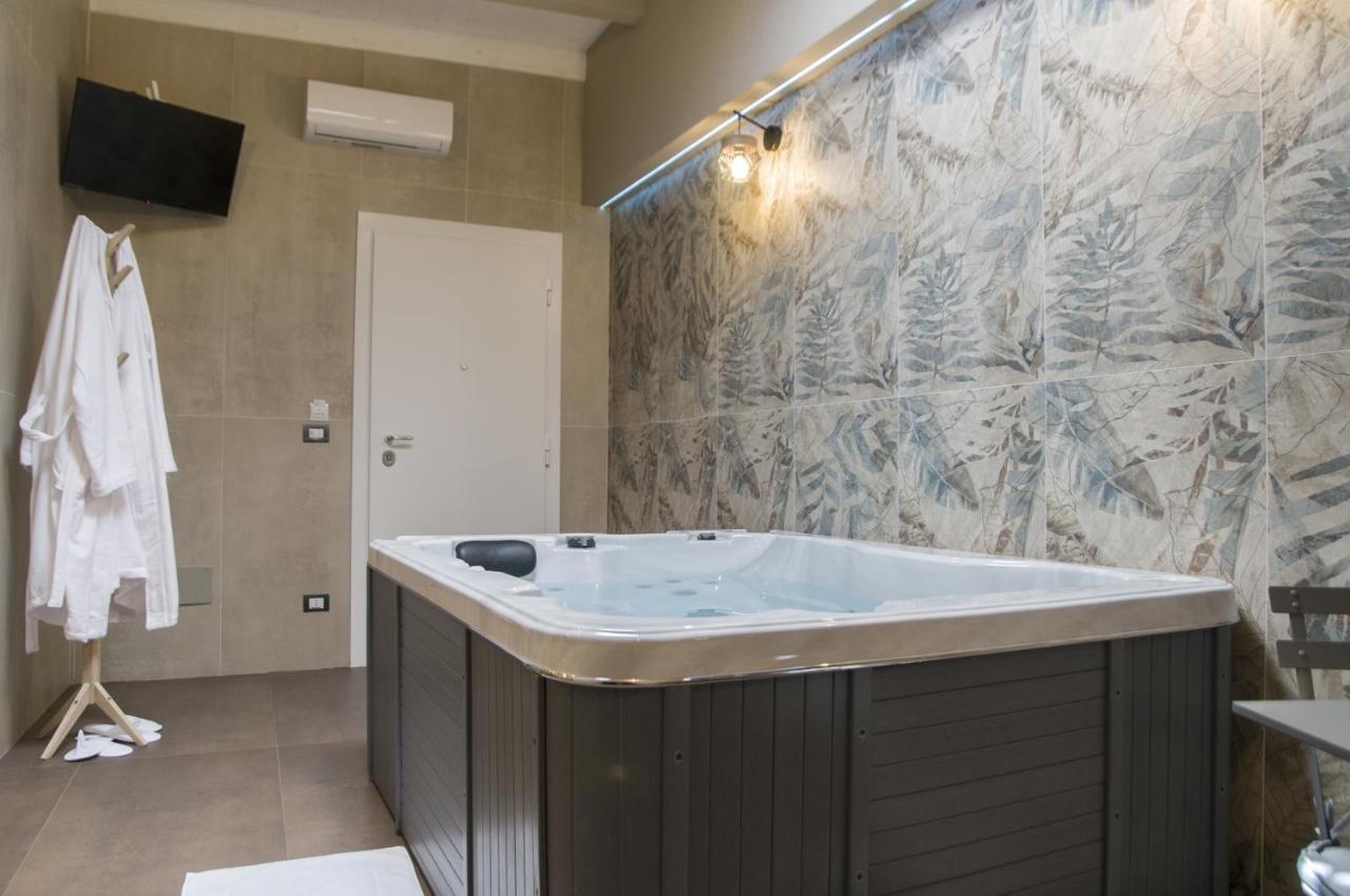 Suite 18 Luxury Apartments บารี ภายนอก รูปภาพ